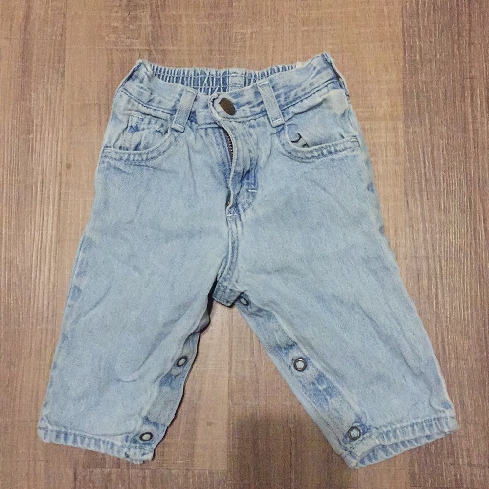 Oshkosh white washed jeans size 6-9.
